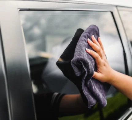 image limpiar ventanas y cristales del coche image limpiar ventanas y cristales del coche • Leathertech World