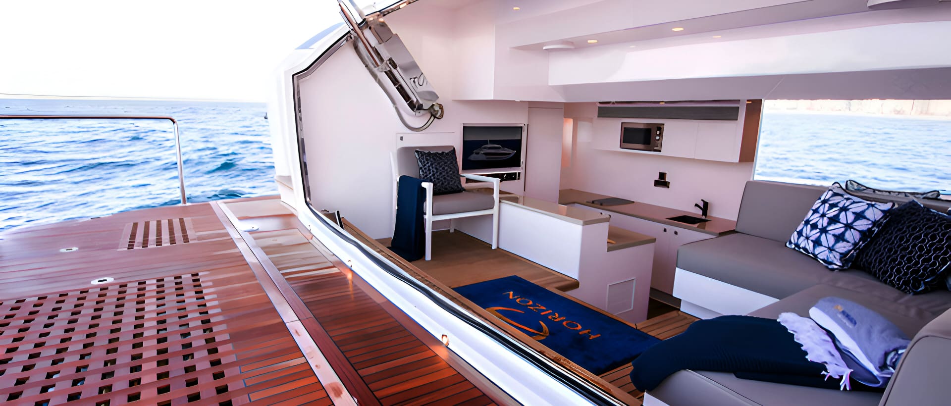 cover limpia frecuentemente las tapicerias de tu barco • Leathertech World