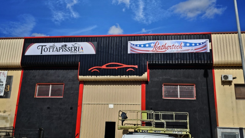 image un cambio de fachada en nave &bull; Leathertech World